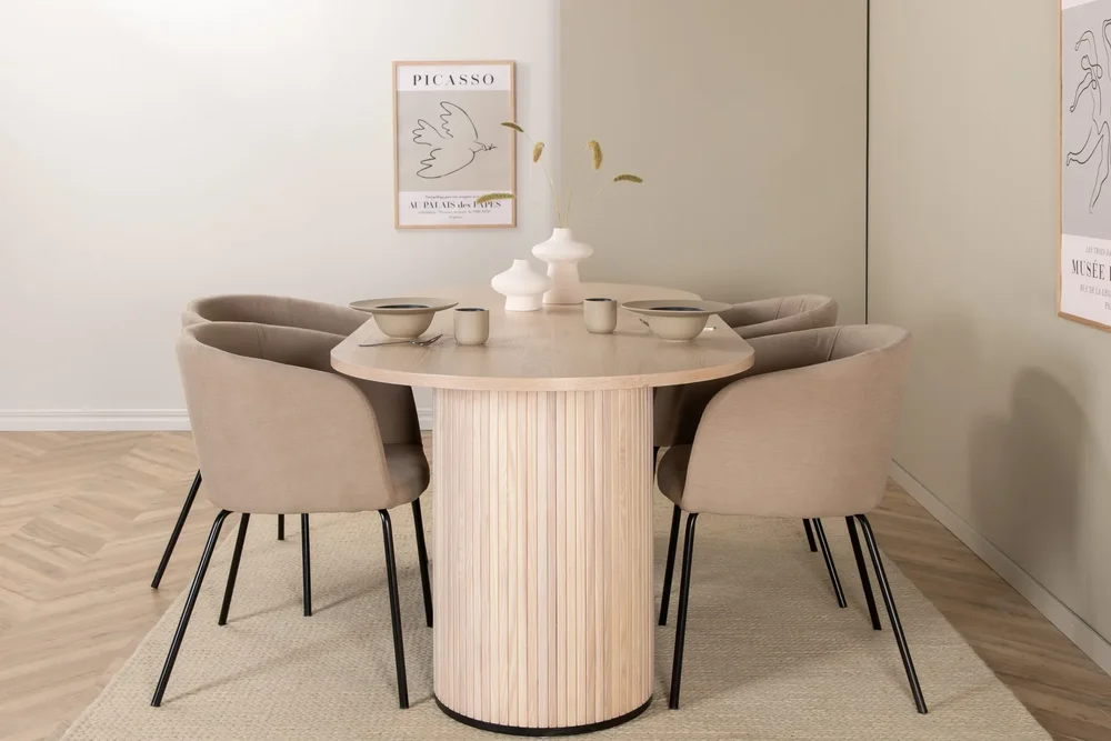 Biana Spisegruppe 200 cm Oval inkl. 4 Berita Stoler v:7051113 Biana Spisegruppe 200 cm Oval inkl. 4 Berita Stoler v:7051113