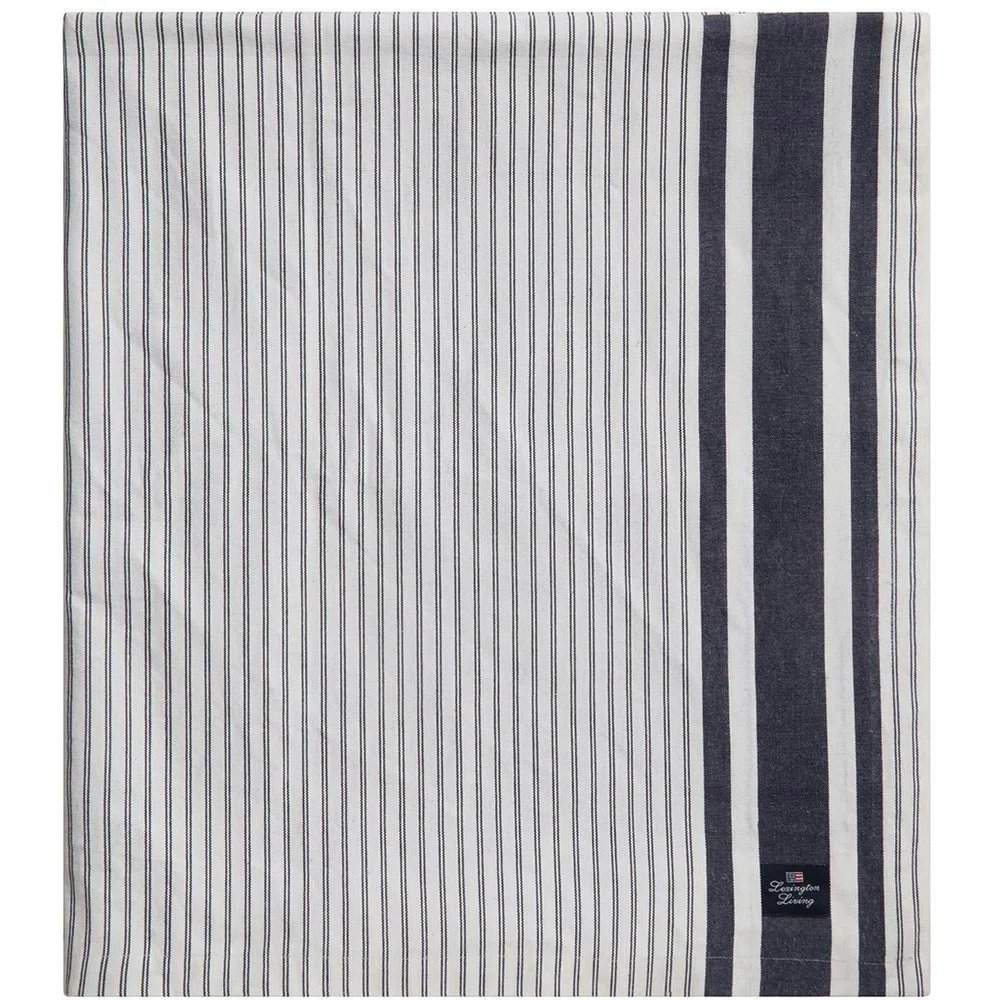Icons Striped Organic Cotton Oxford Duk 180×180 cm, Hvit / Dress Blue v:1503281 Icons Striped Organic Cotton Oxford Duk 180×180 cm, Hvit / Dress Blue v:1503281