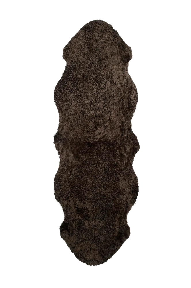 Saueskinn Curly Dobbelt – Brun – Tepper | m v:9725108 Saueskinn Curly Dobbelt – Brun – Tepper | m v:9725108